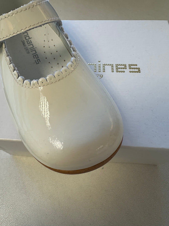 Andanines Leather Patent Shoes  Cream  Mary Jane