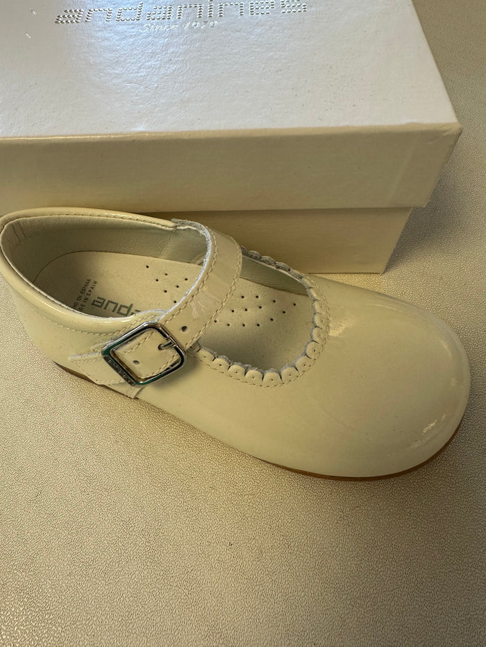 Andanines Leather Patent Shoes  Cream  Mary Jane