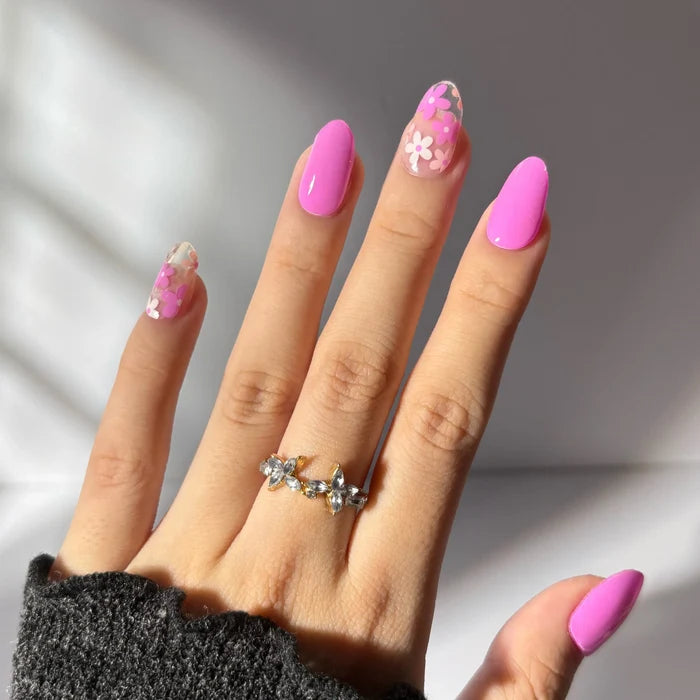 Hand with Eyecandys Flower Girlie Gel Nail Stickers – Barbie-pink and daisy floral Y2K nail design, 10-minute salon-quality manicure, 7-free allergy-friendly formula, long-lasting 2-3 weeks, perfect for spring and summer.